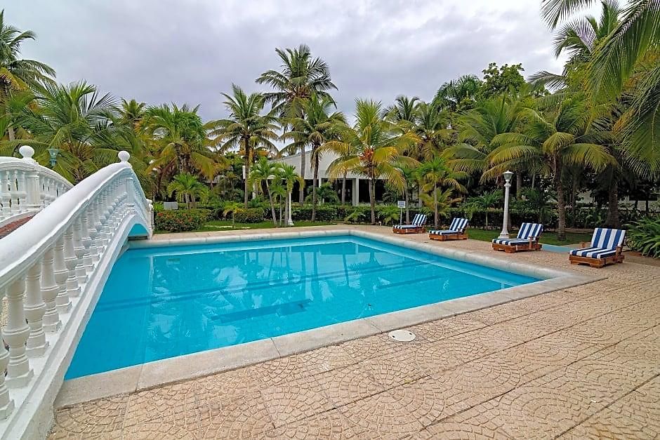 Cocoliso Hotel 3*